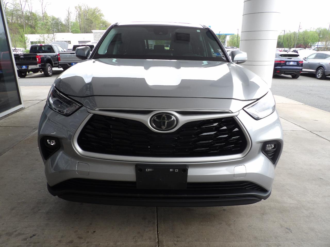 Toyota Highlander XLE 4WD 2024