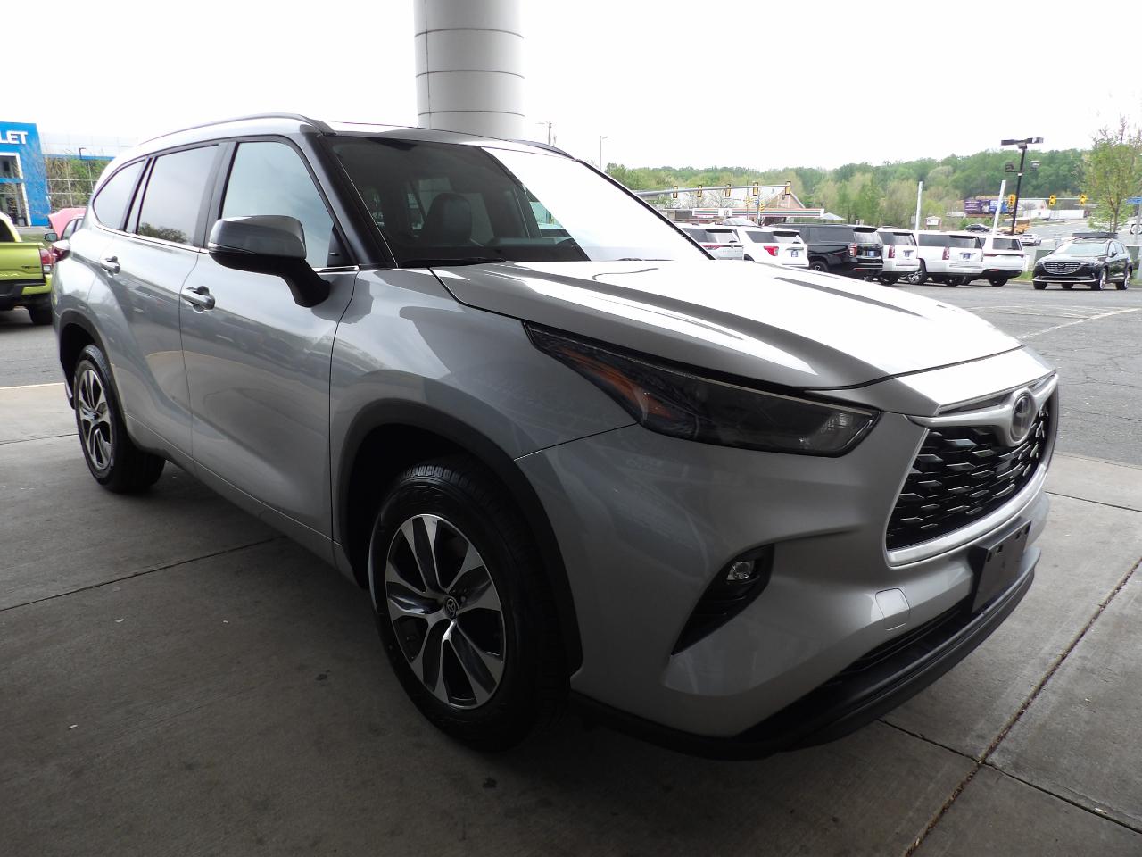 Toyota Highlander XLE 4WD 2024