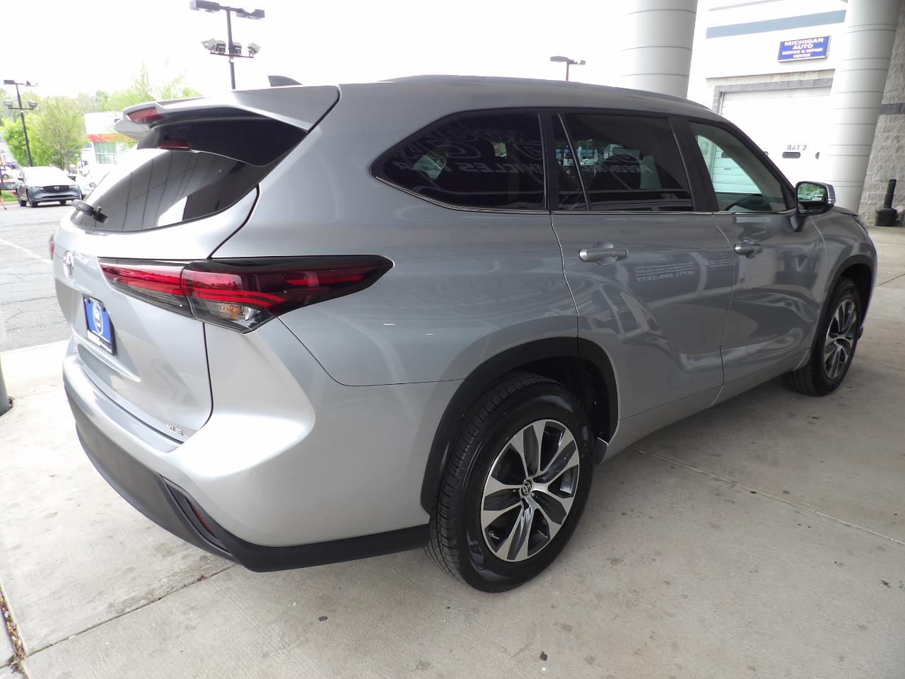 Toyota Highlander XLE 4WD 2024