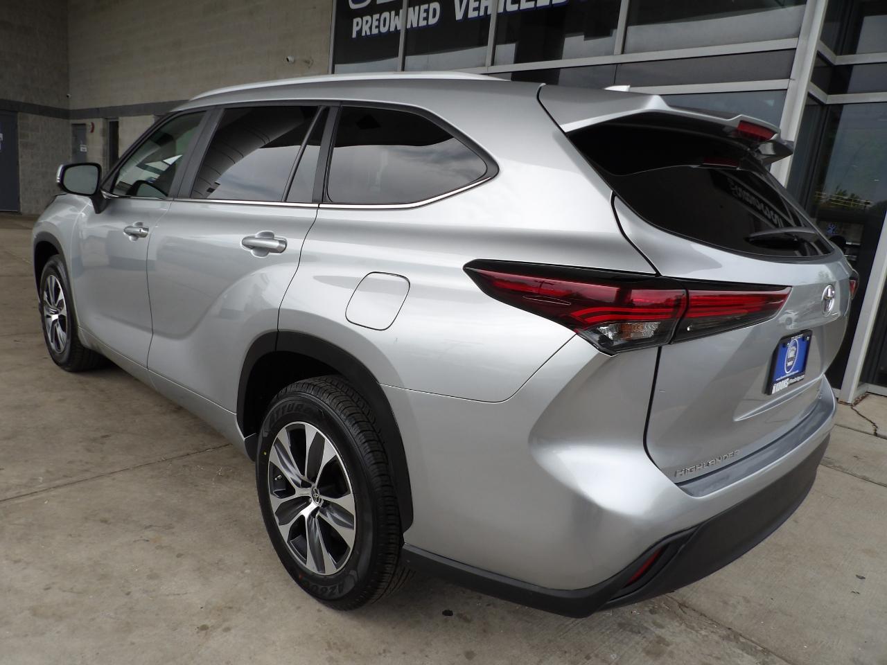 Toyota Highlander XLE 4WD 2024