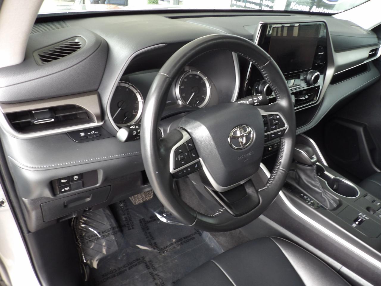 Toyota Highlander XLE 4WD 2024