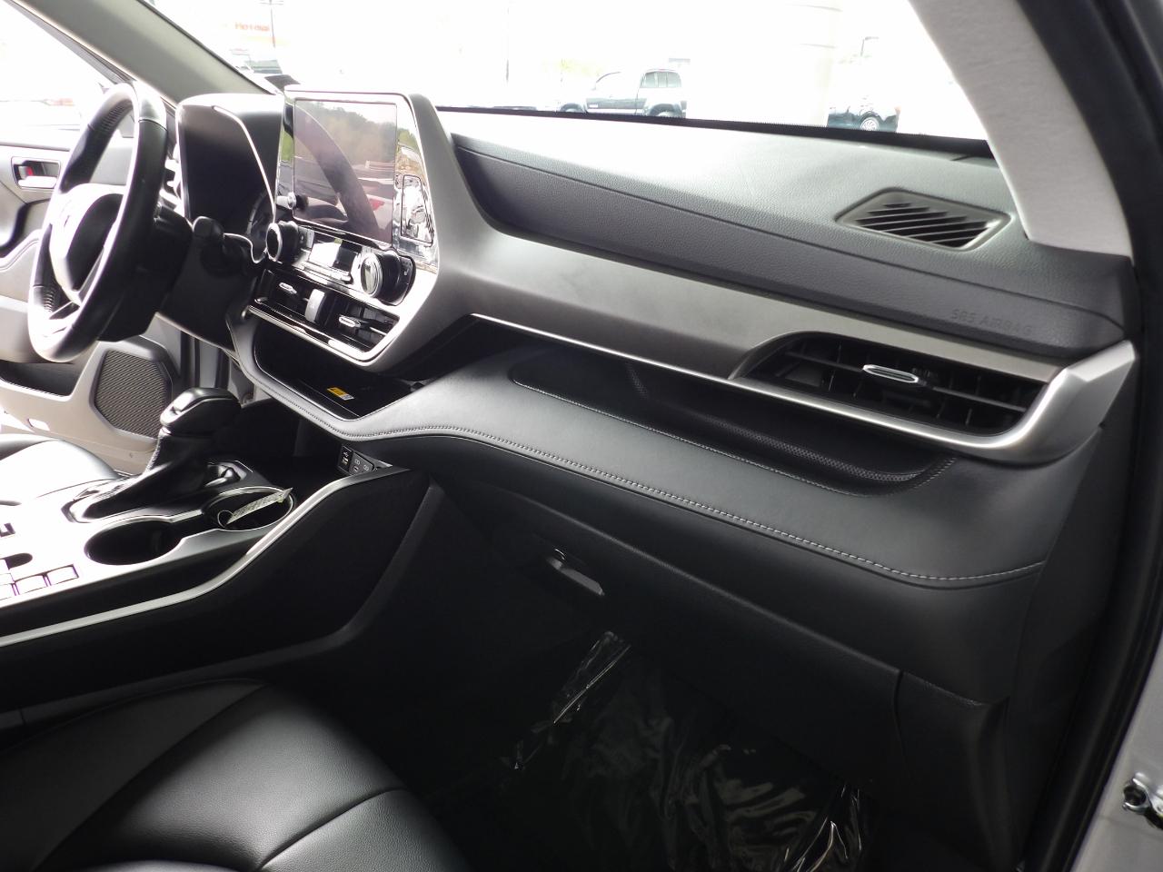 Toyota Highlander XLE 4WD 2024