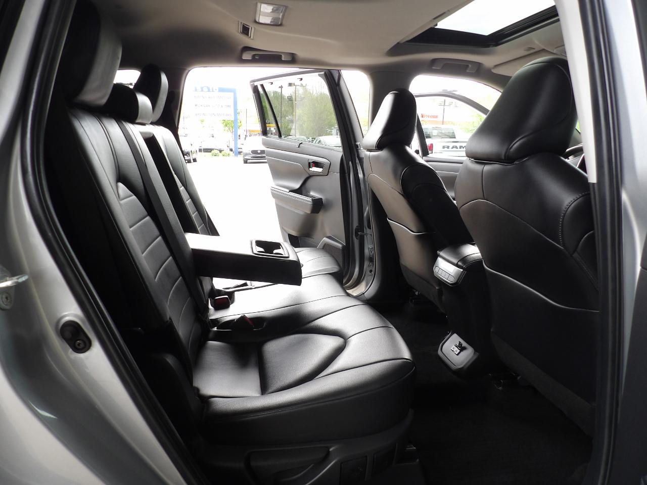 Toyota Highlander XLE 4WD 2024