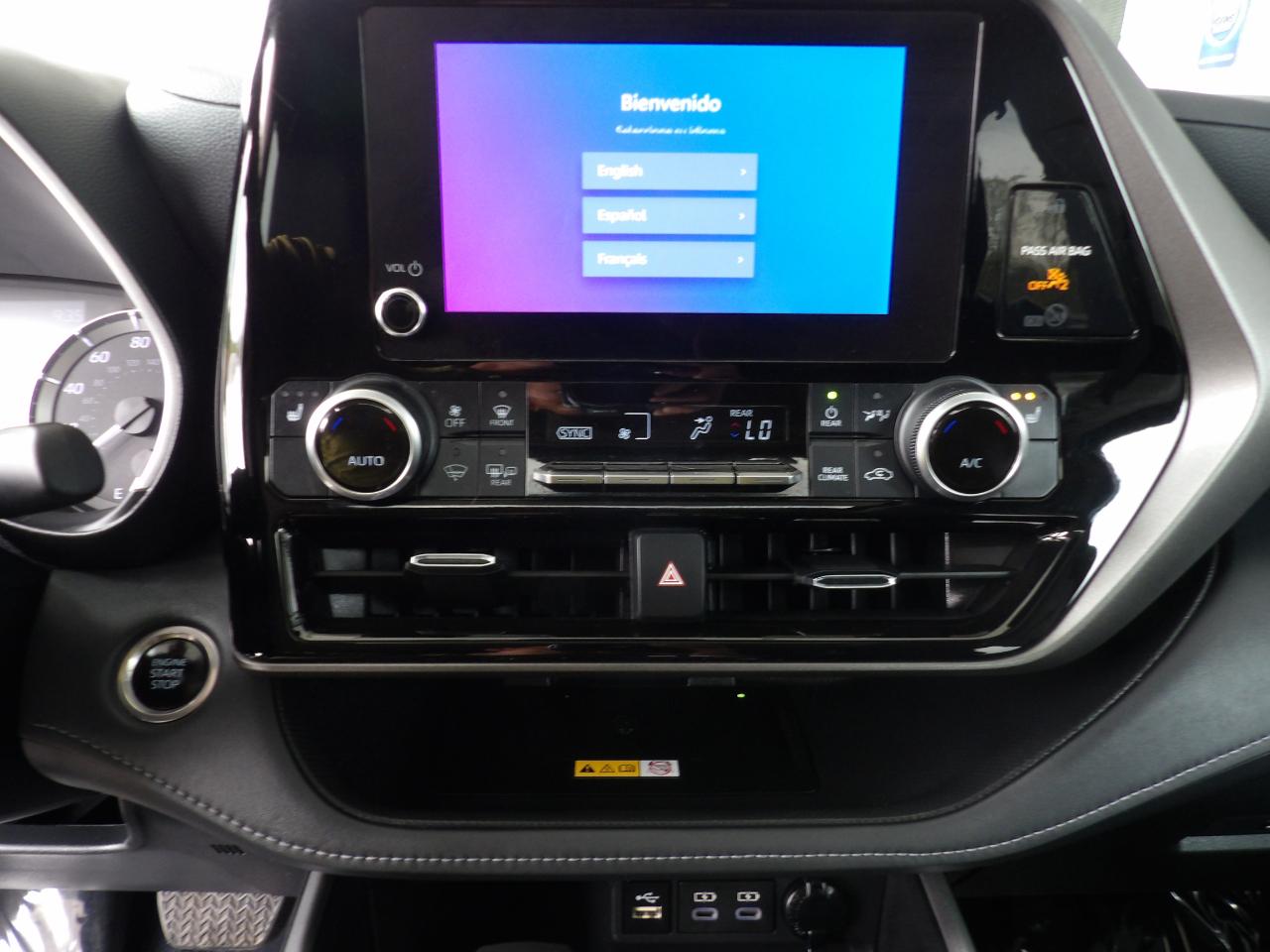 Toyota Highlander XLE 4WD 2024