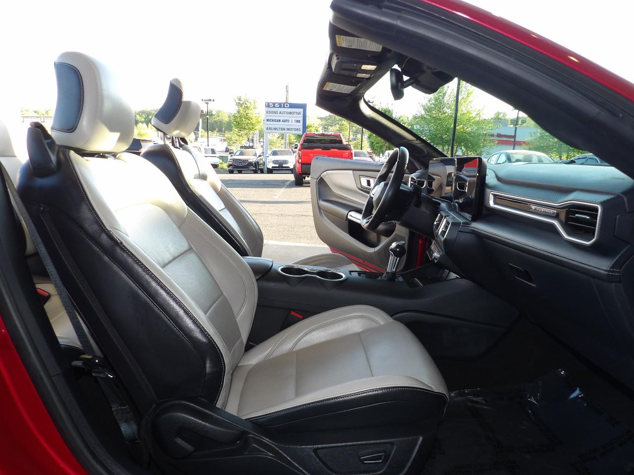Ford Mustang EcoBoost Convertible 2024