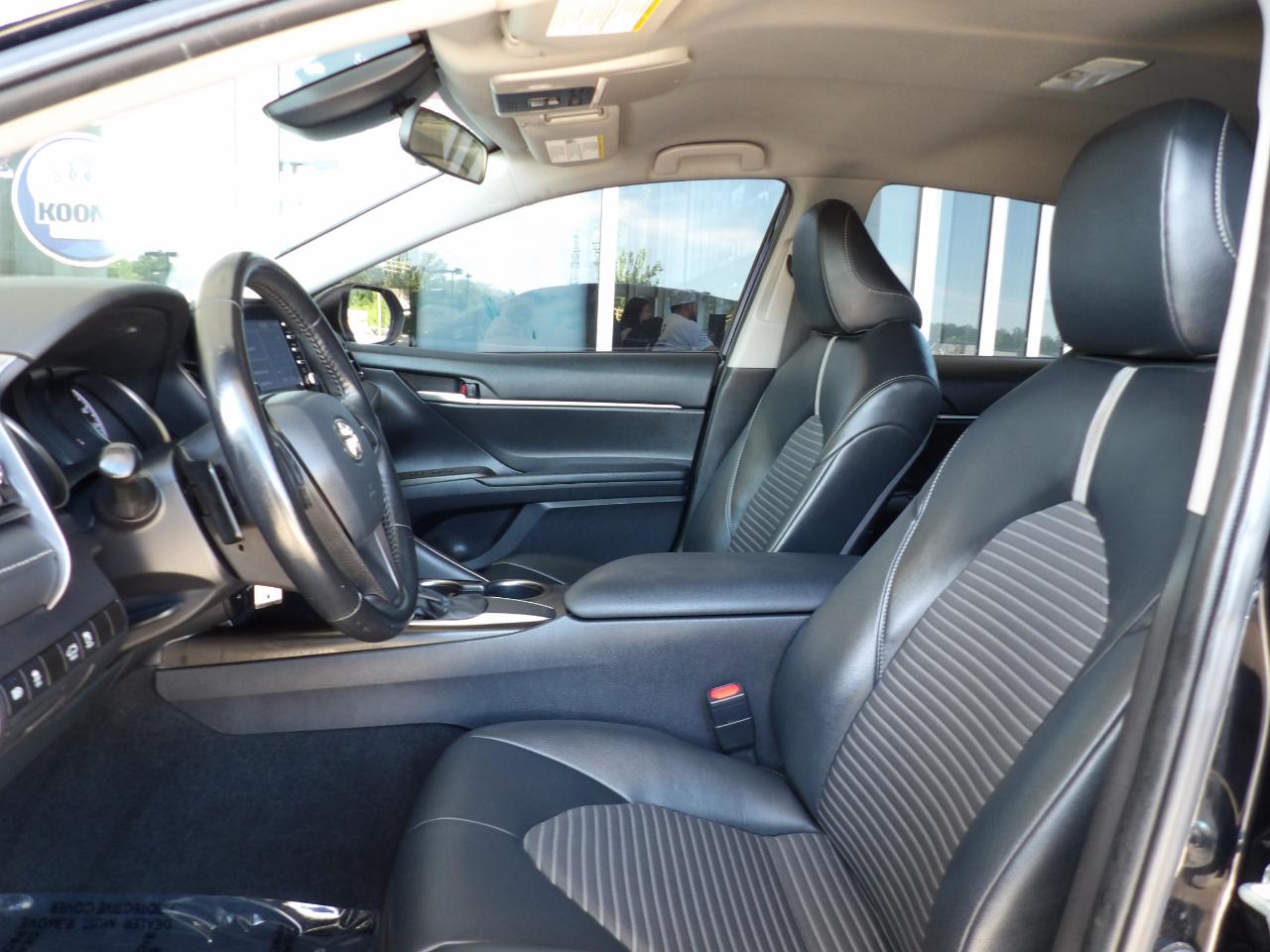 Toyota Camry SE 2021