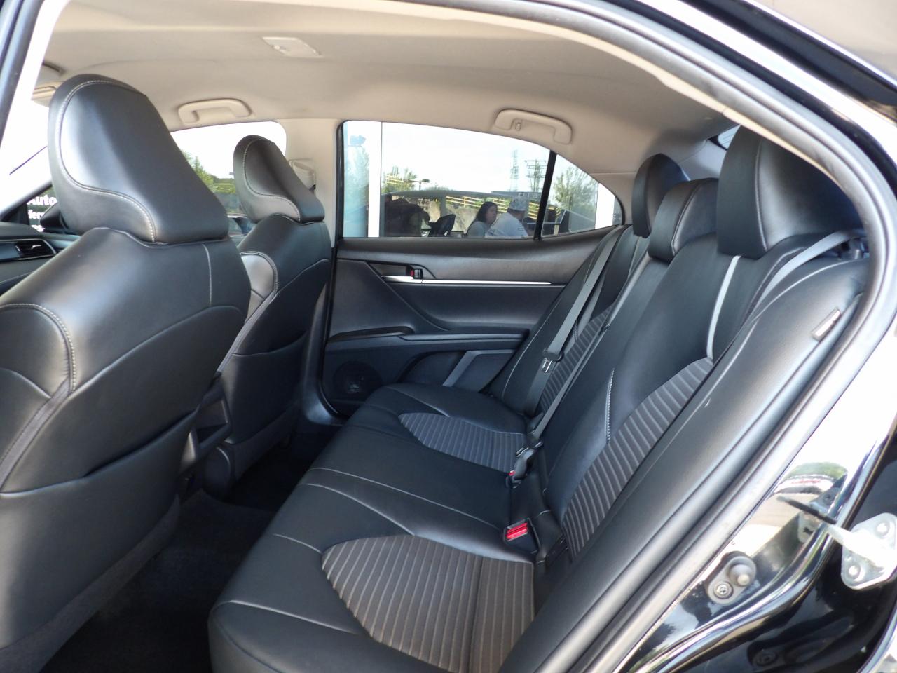 Toyota Camry SE 2021