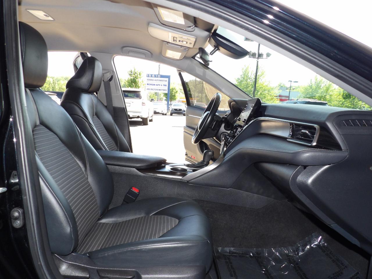 Toyota Camry SE 2021