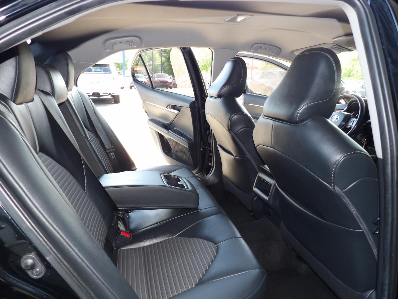 Toyota Camry SE 2021