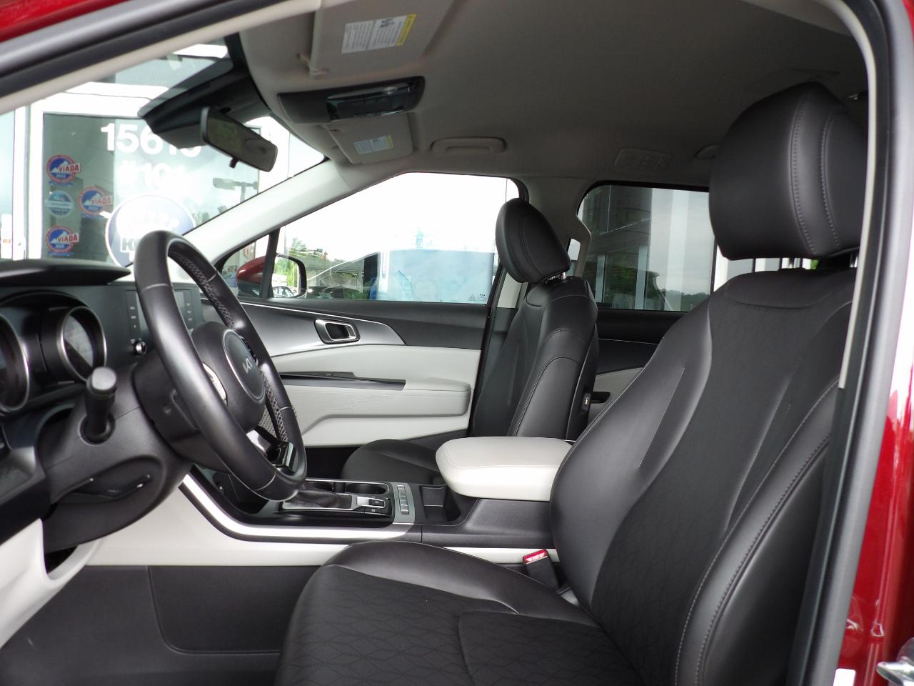 Kia Carnival LX FWD w/Seat Pkg 2023