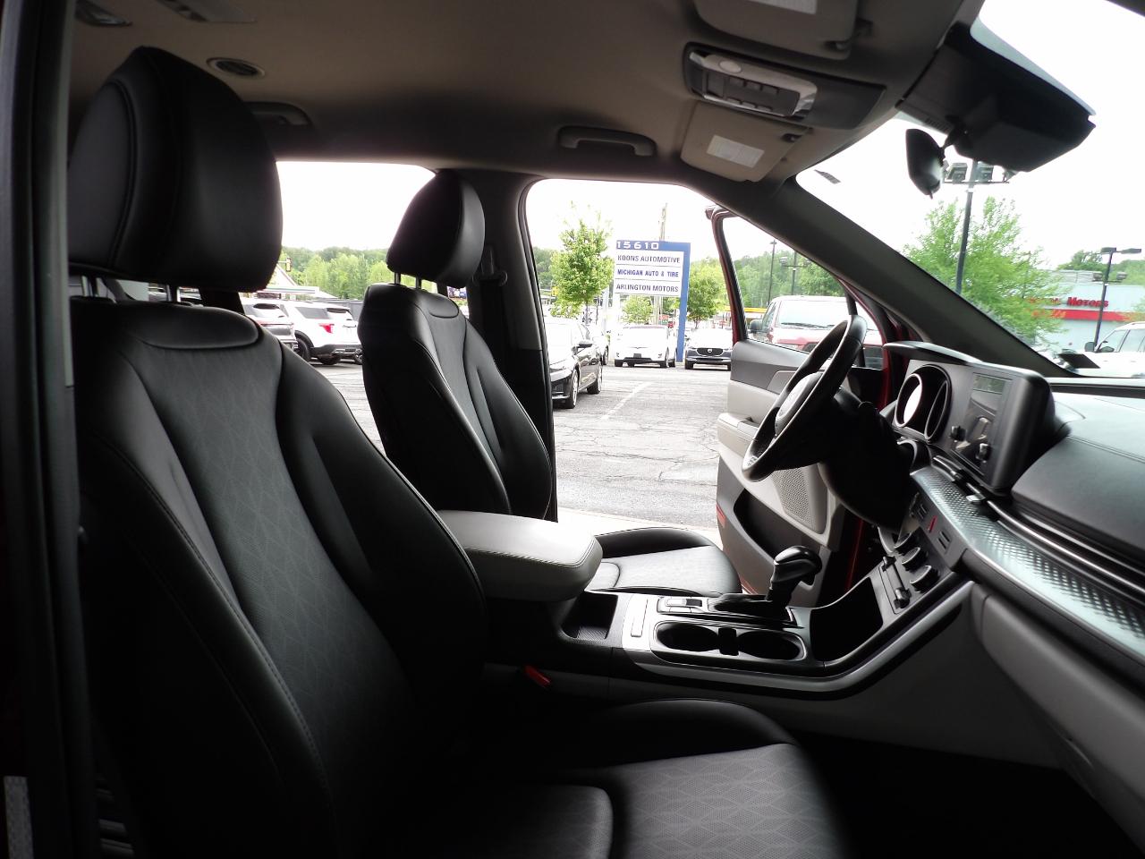 Kia Carnival LX FWD w/Seat Pkg 2023