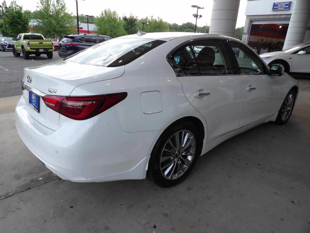 Infiniti Q50 LUXE AWD 2023