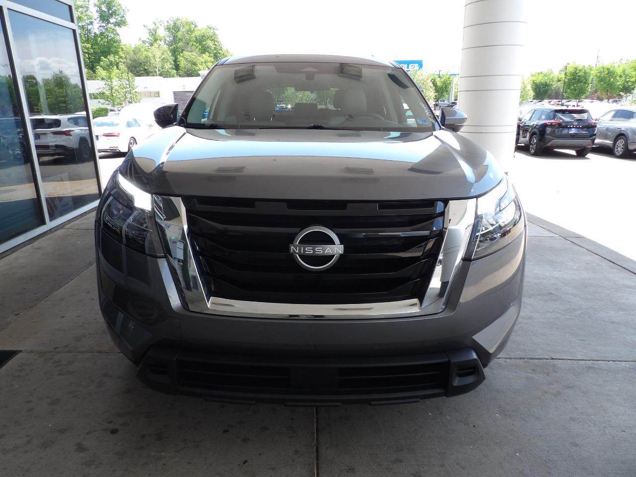 Nissan Pathfinder SV 2WD 2024