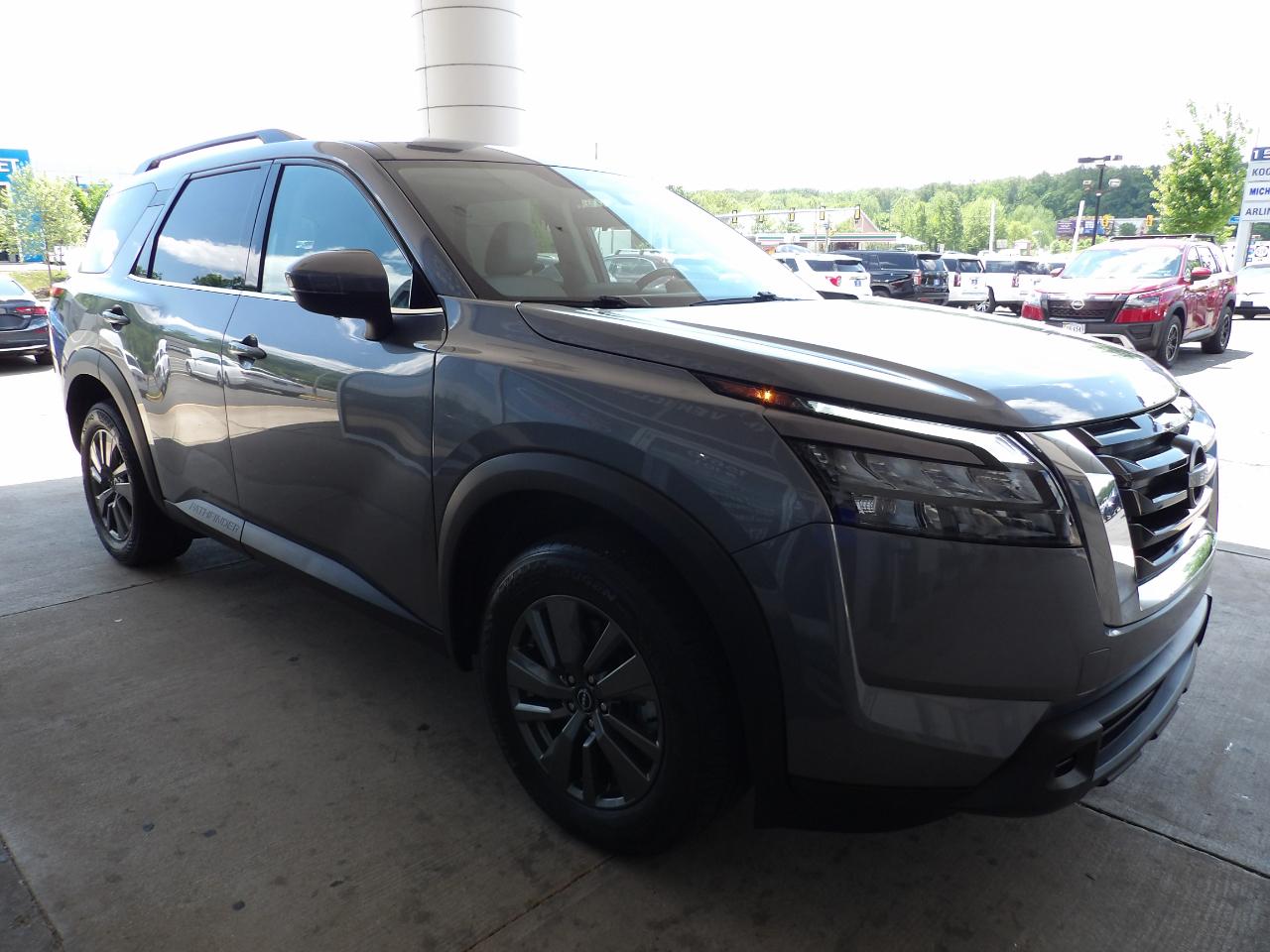 Nissan Pathfinder SV 2WD 2024