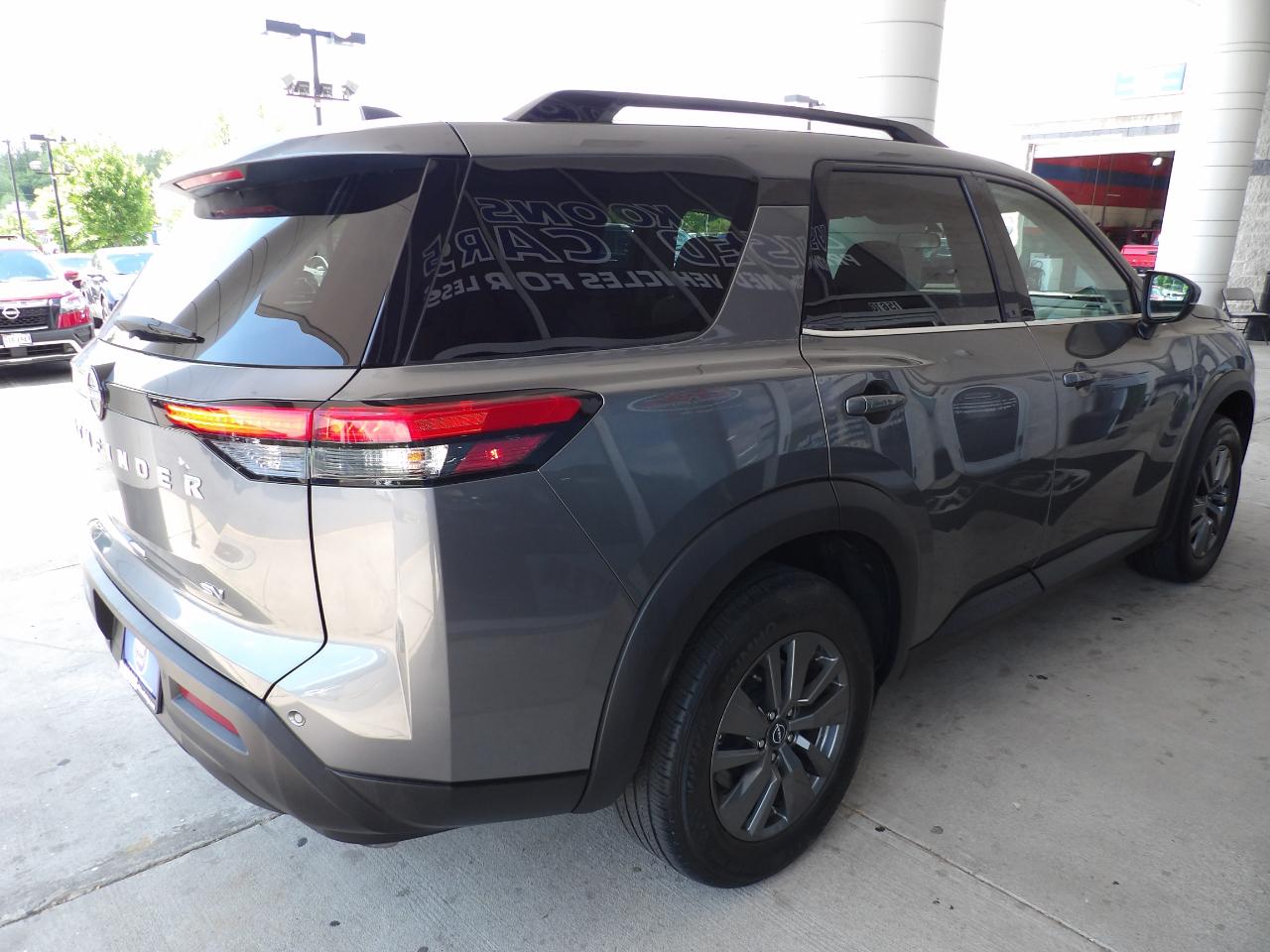 Nissan Pathfinder SV 2WD 2024