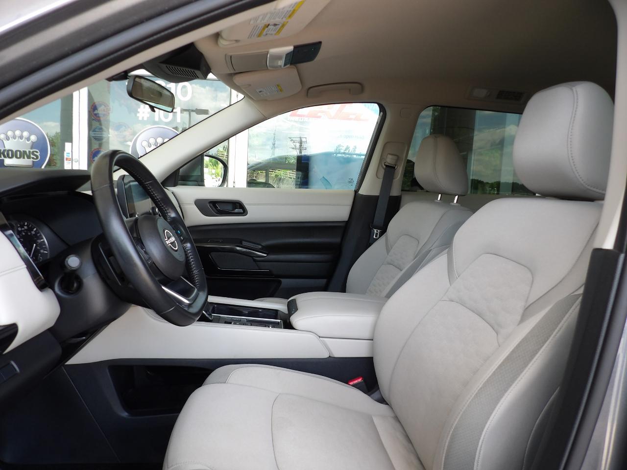 Nissan Pathfinder SV 2WD 2024