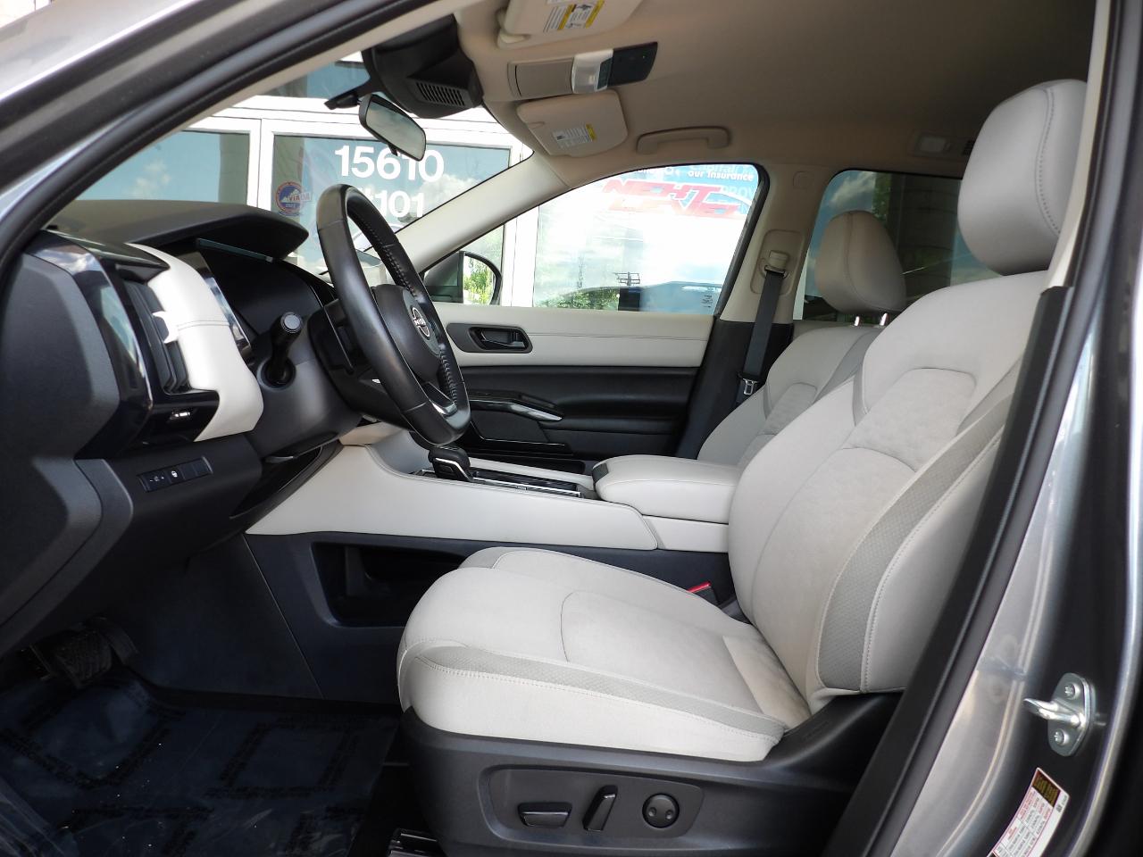 Nissan Pathfinder SV 2WD 2024