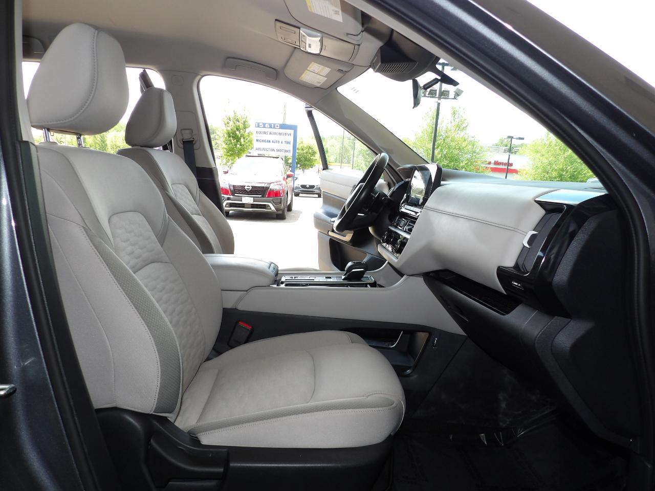 Nissan Pathfinder SV 2WD 2024