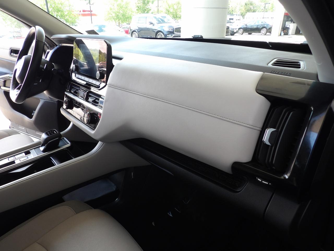 Nissan Pathfinder SV 2WD 2024