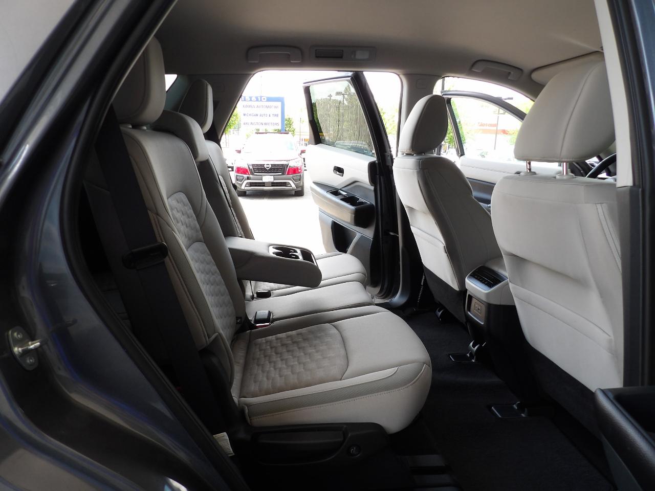 Nissan Pathfinder SV 2WD 2024