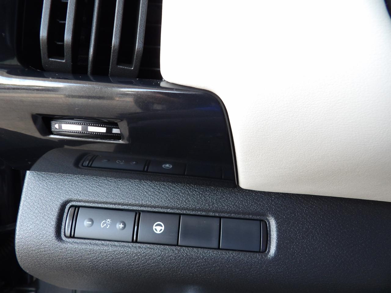 Nissan Pathfinder SV 2WD 2024