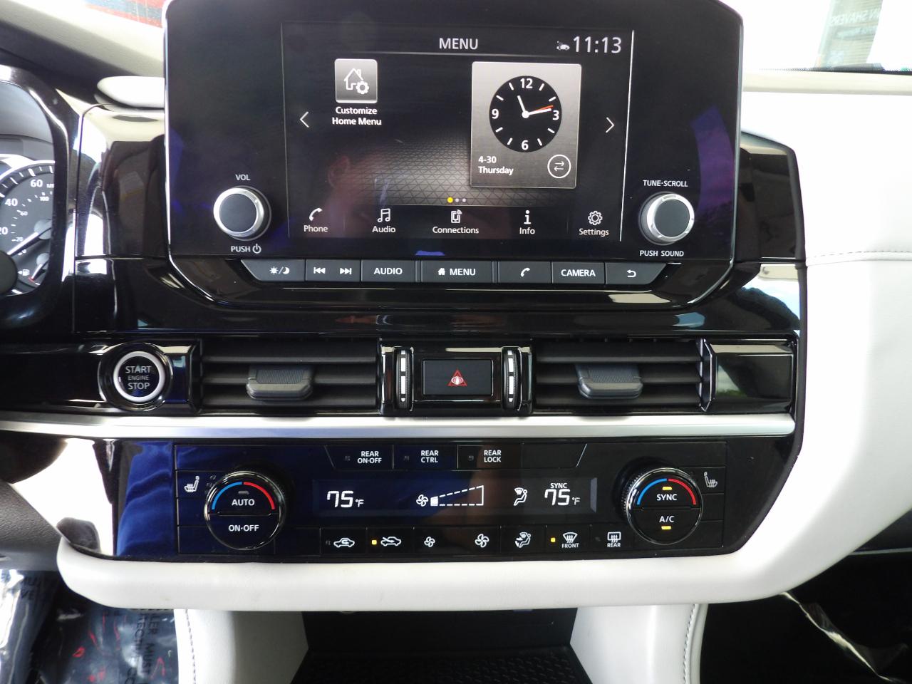 Nissan Pathfinder SV 2WD 2024