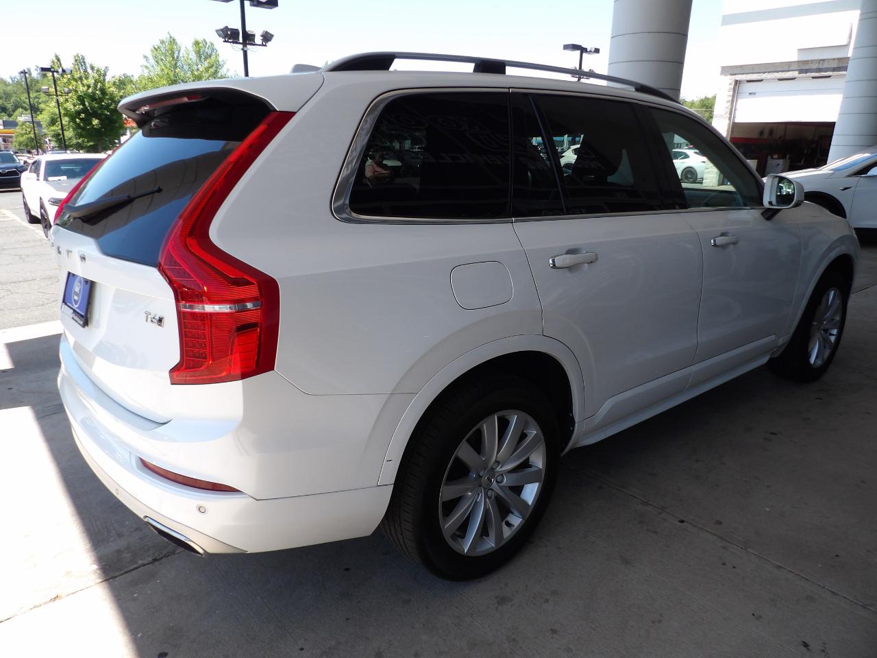 Volvo XC90 T6 AWD 7-Passenger Momentum 2017