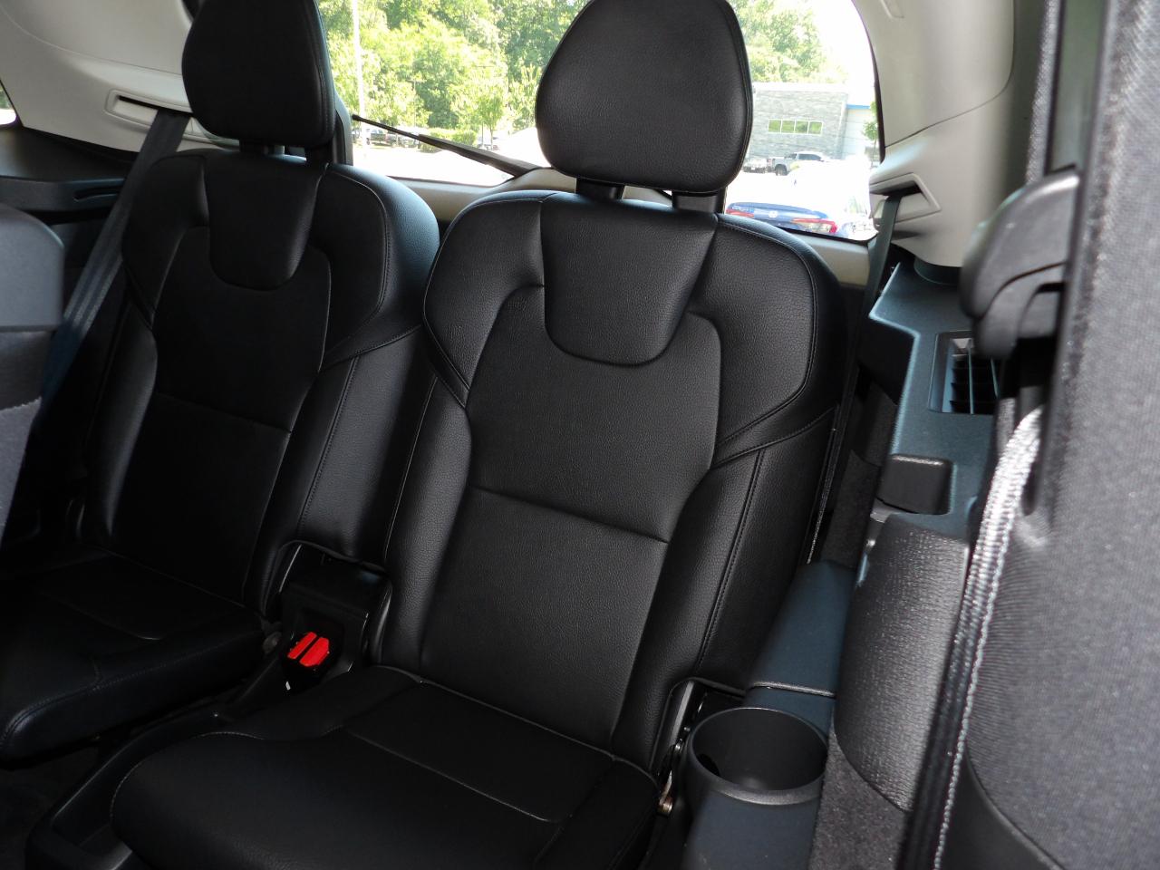 Volvo XC90 T6 AWD 7-Passenger Momentum 2017