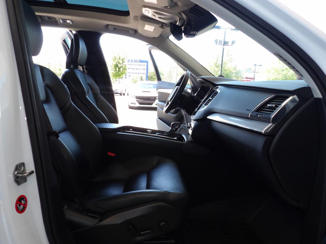 Volvo XC90 T6 AWD 7-Passenger Momentum 2017