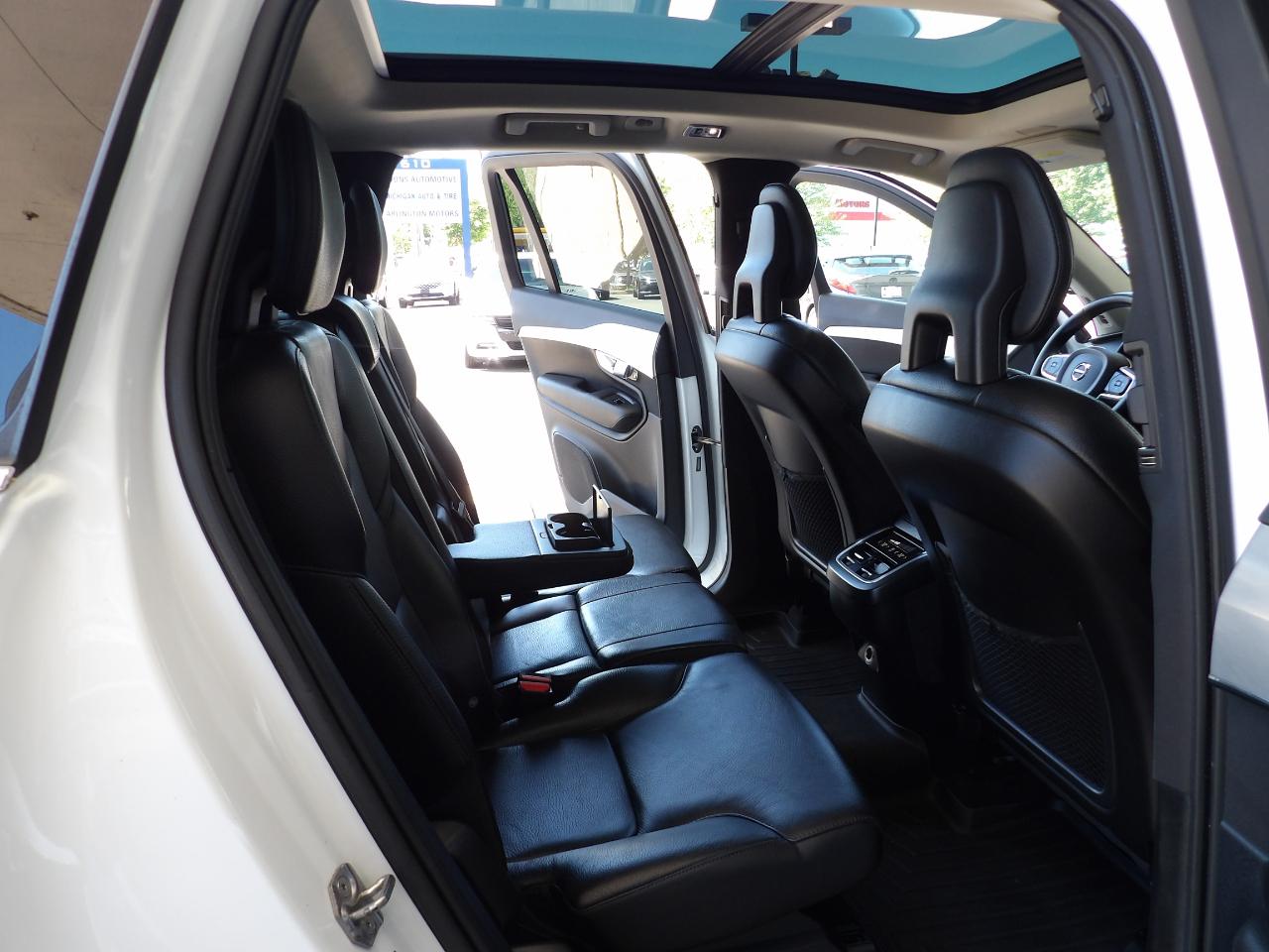 Volvo XC90 T6 AWD 7-Passenger Momentum 2017