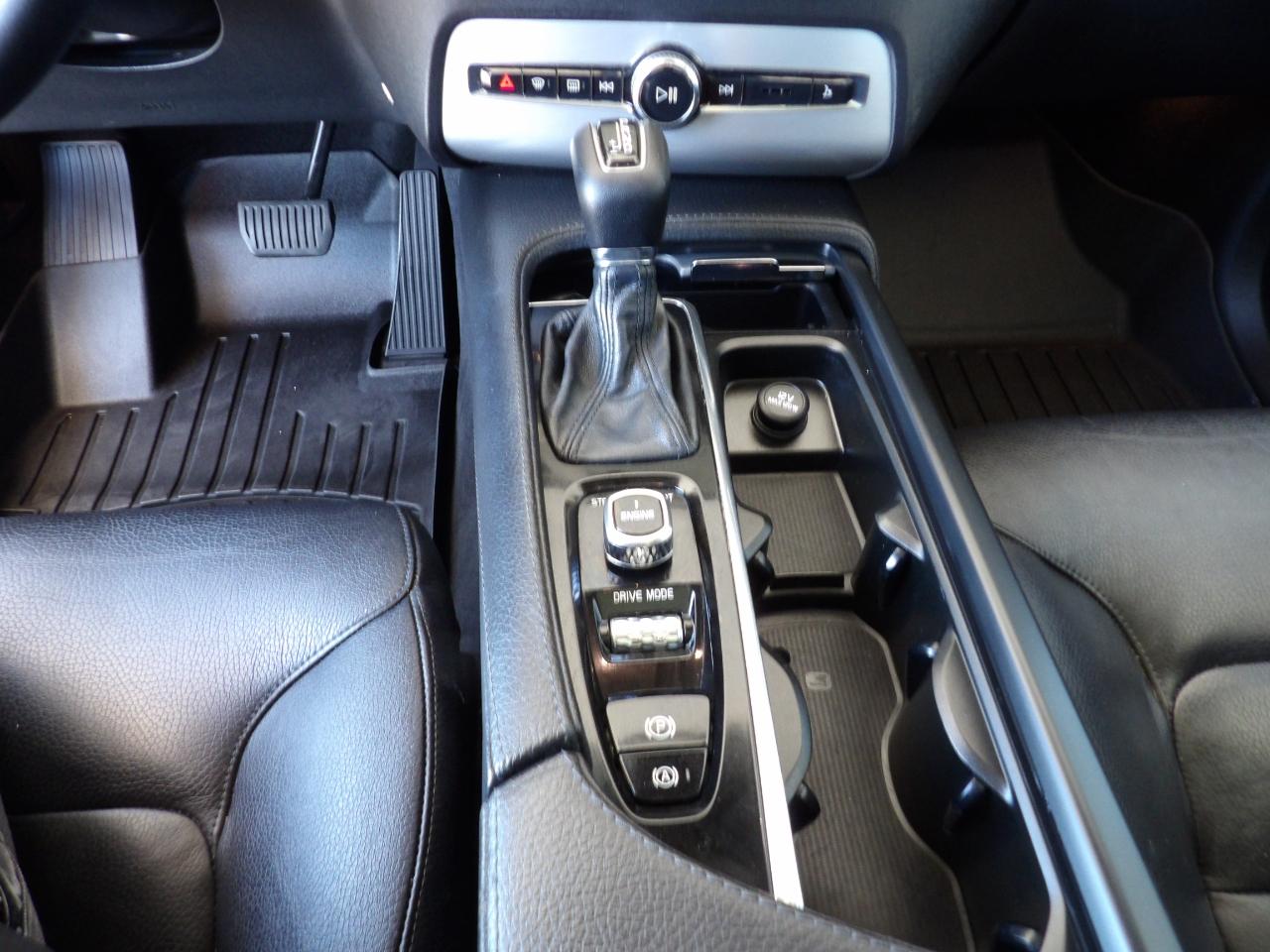 Volvo XC90 T6 AWD 7-Passenger Momentum 2017