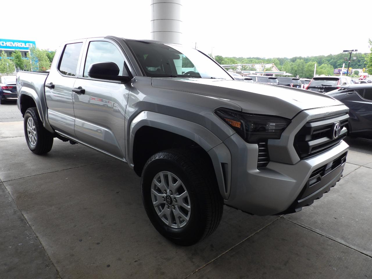 Toyota Tacoma 4WD SR5 Double Cab 5' Bed AT (Natl) 2024