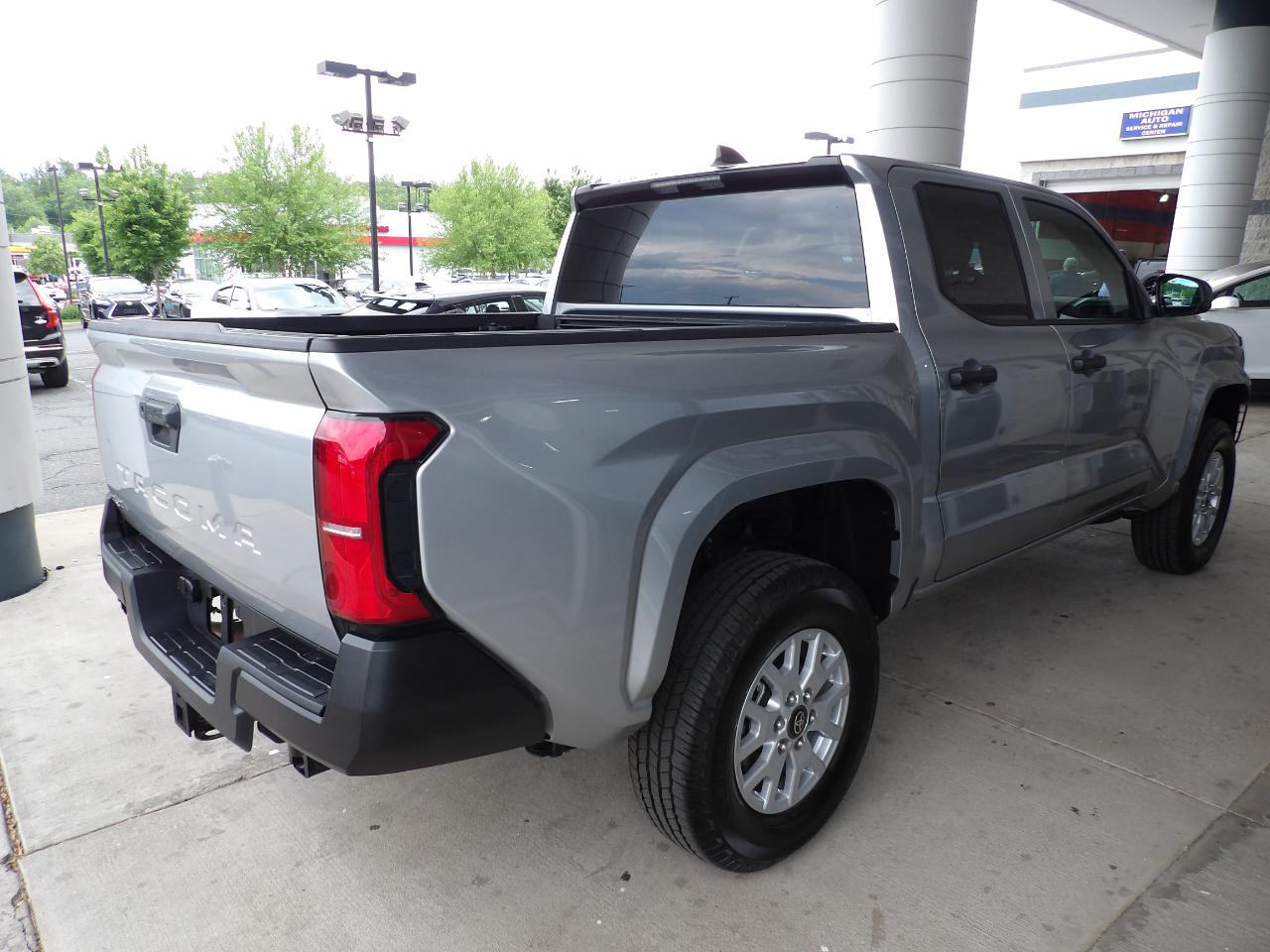 Toyota Tacoma 4WD SR5 Double Cab 5' Bed AT (Natl) 2024
