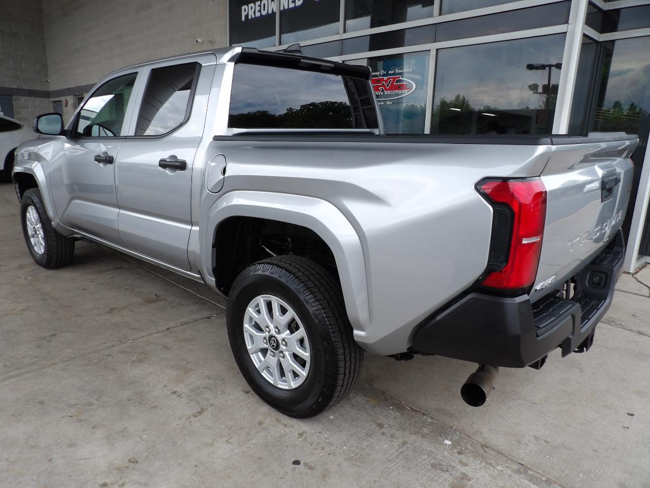 Toyota Tacoma 4WD SR5 Double Cab 5' Bed AT (Natl) 2024