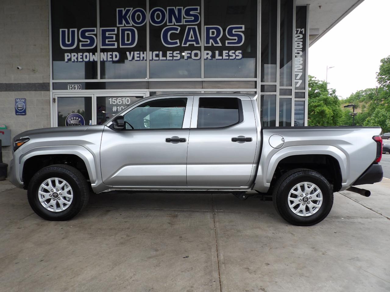 Toyota Tacoma 4WD SR5 Double Cab 5' Bed AT (Natl) 2024