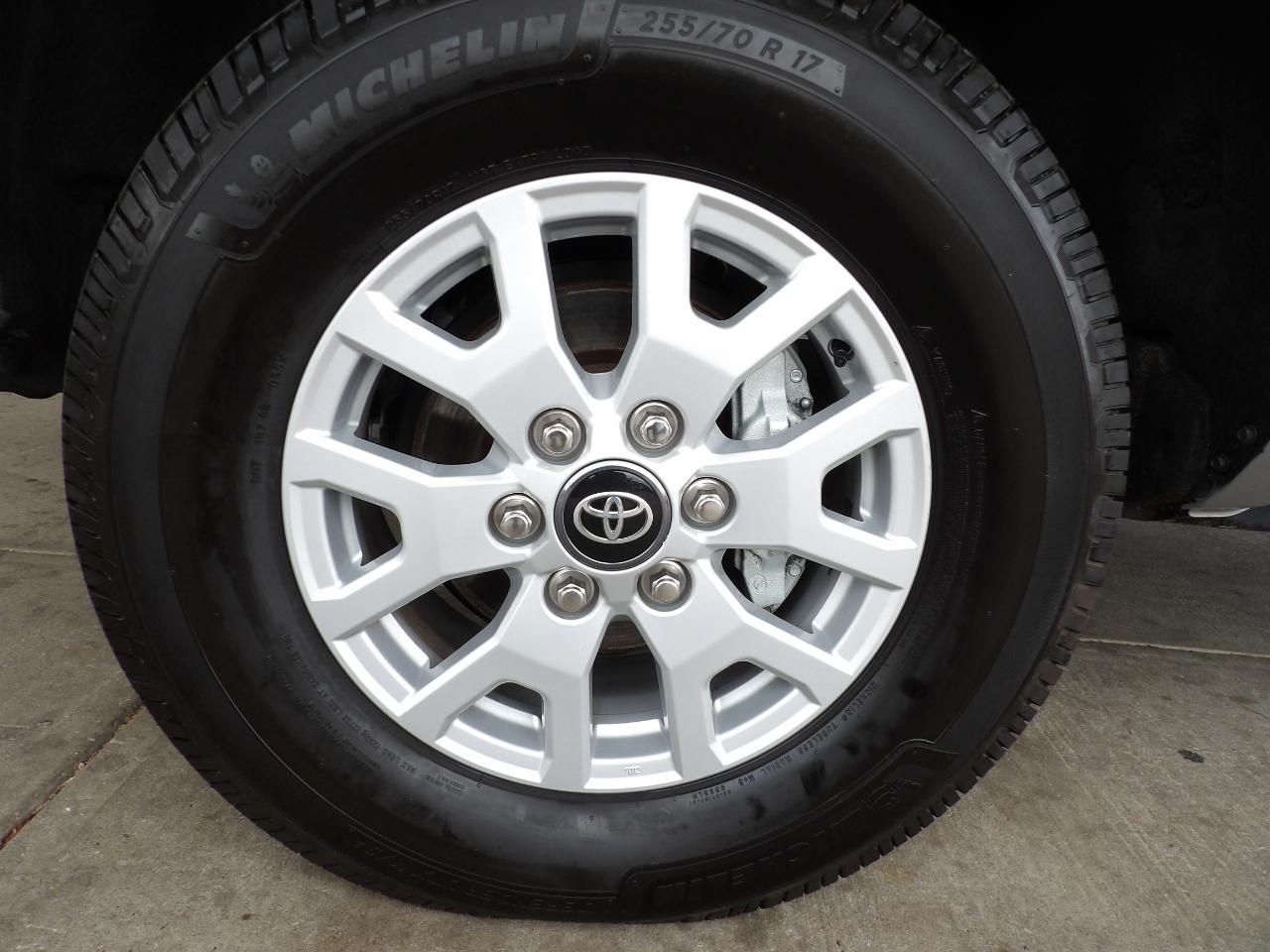 Toyota Tacoma 4WD SR5 Double Cab 5' Bed AT (Natl) 2024
