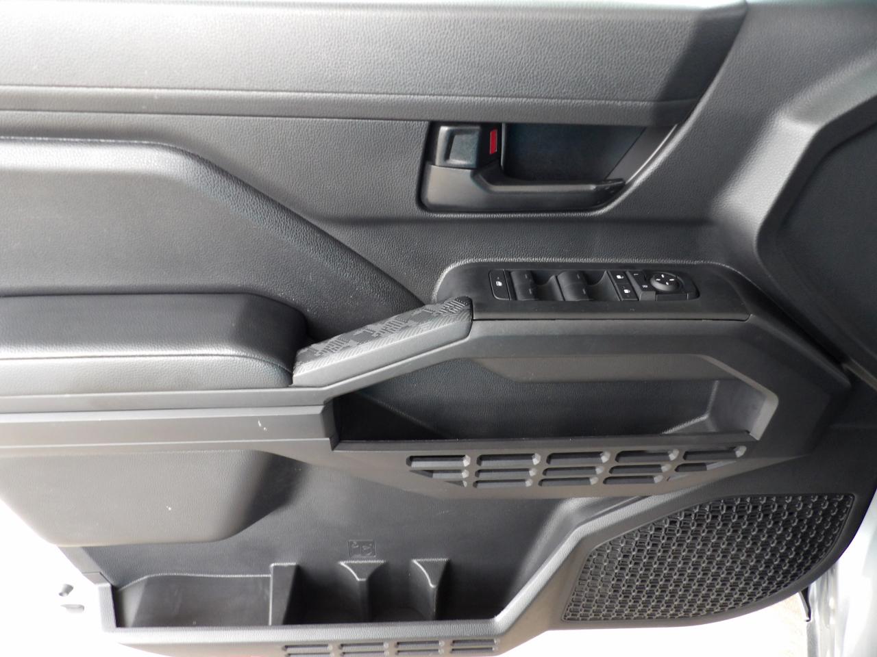Toyota Tacoma 4WD SR5 Double Cab 5' Bed AT (Natl) 2024