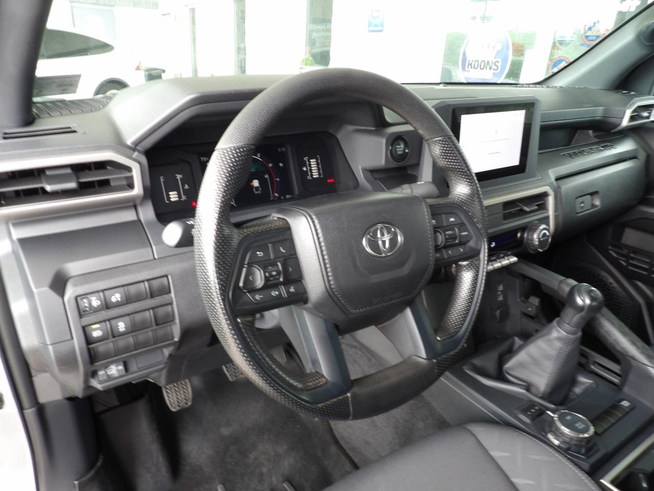 Toyota Tacoma 4WD SR5 Double Cab 5' Bed AT (Natl) 2024