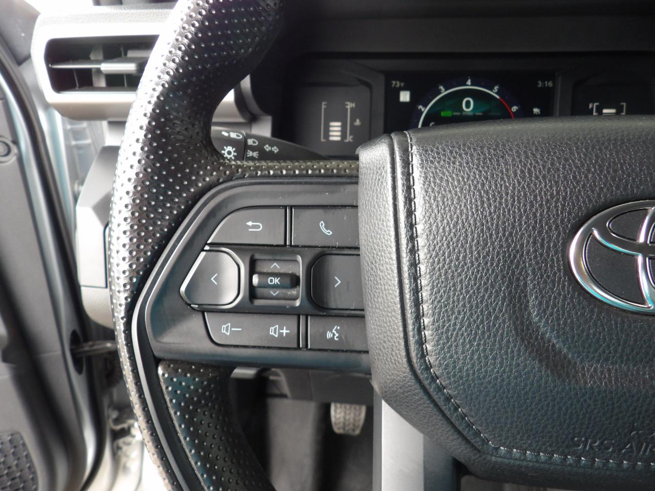 Toyota Tacoma 4WD SR5 Double Cab 5' Bed AT (Natl) 2024