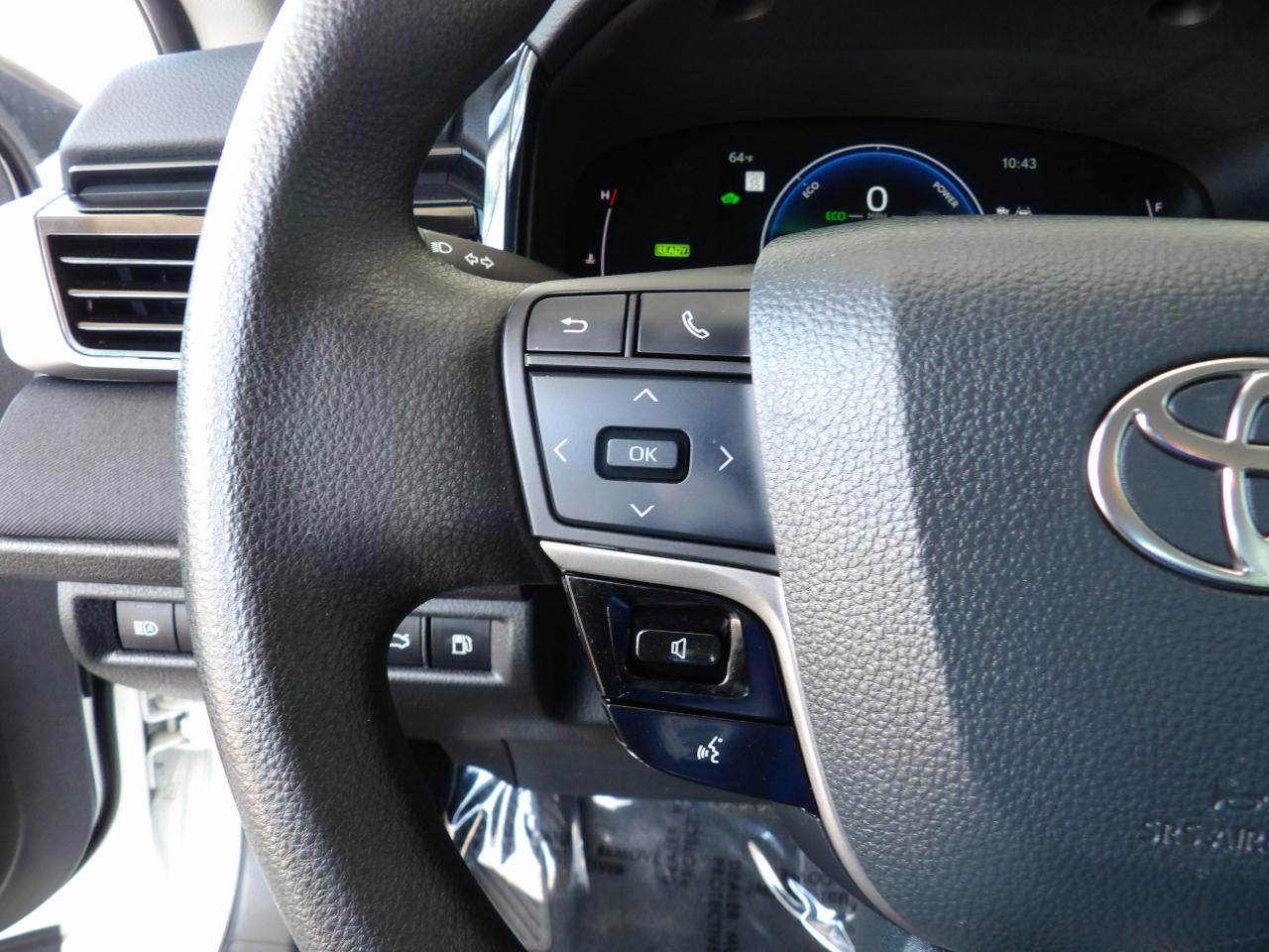 Toyota Camry LE (Natl) 2025