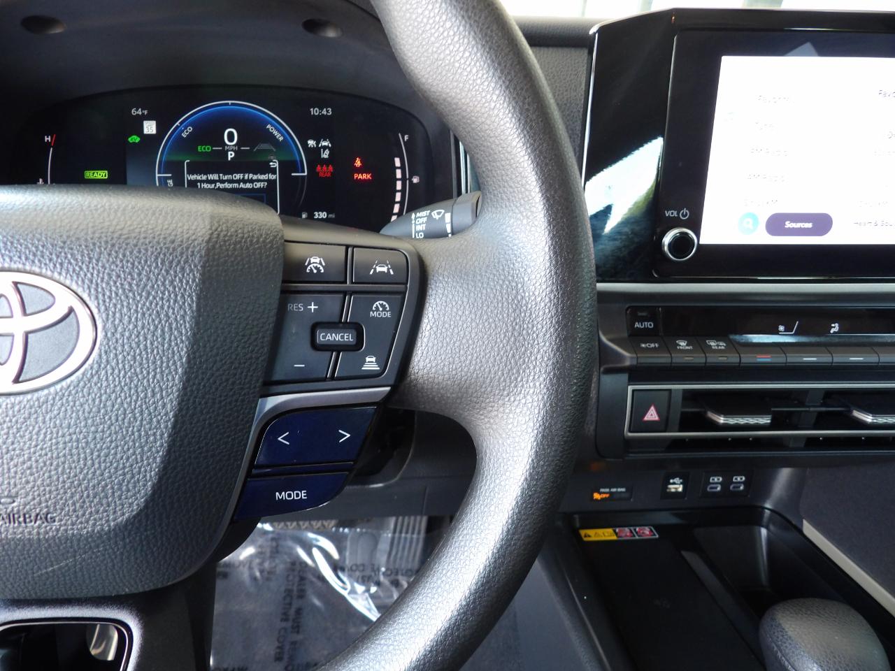 Toyota Camry LE (Natl) 2025