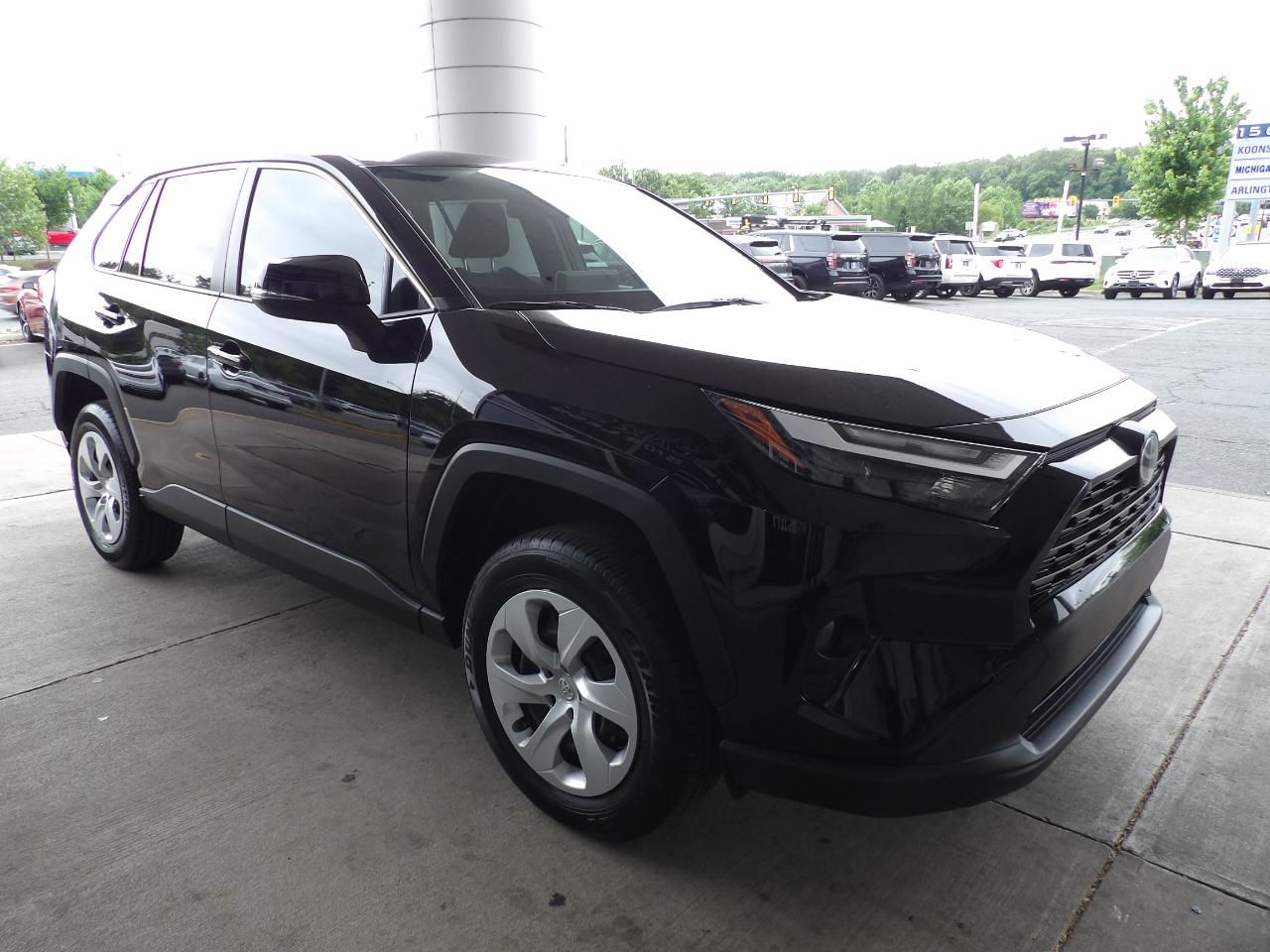 Toyota RAV4 LE FWD (Natl) 2025