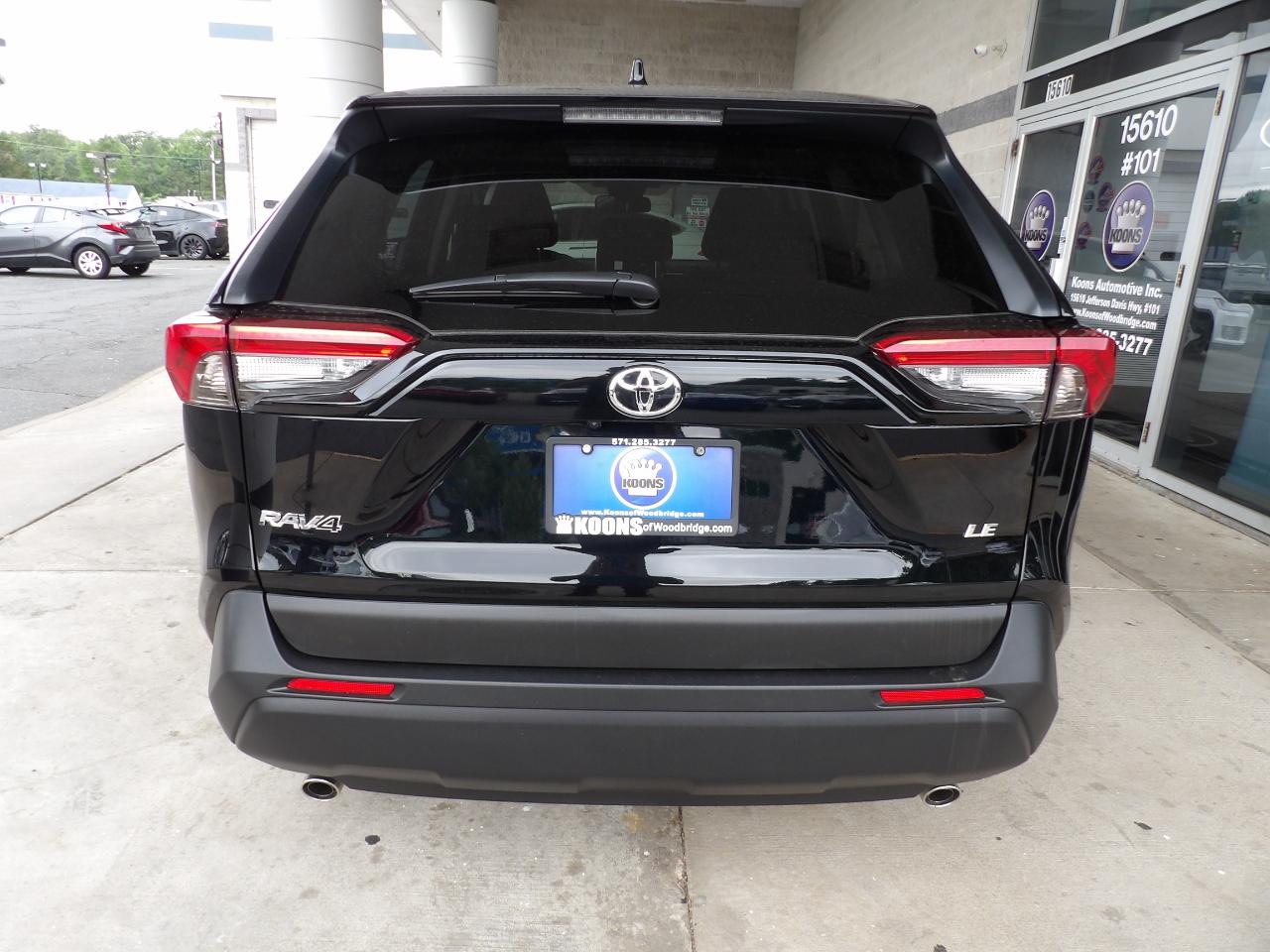 Toyota RAV4 LE FWD (Natl) 2025