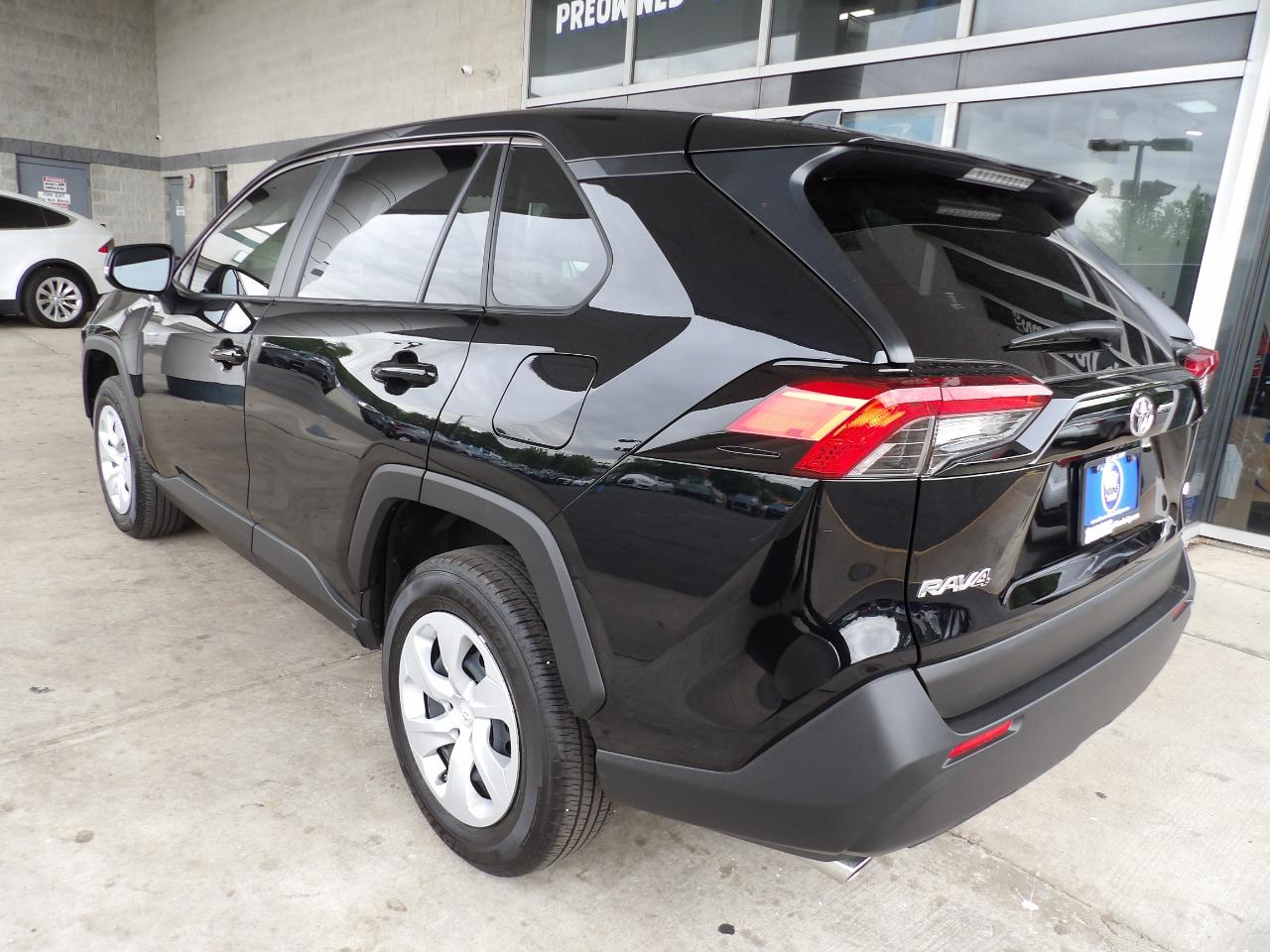 Toyota RAV4 LE FWD (Natl) 2025