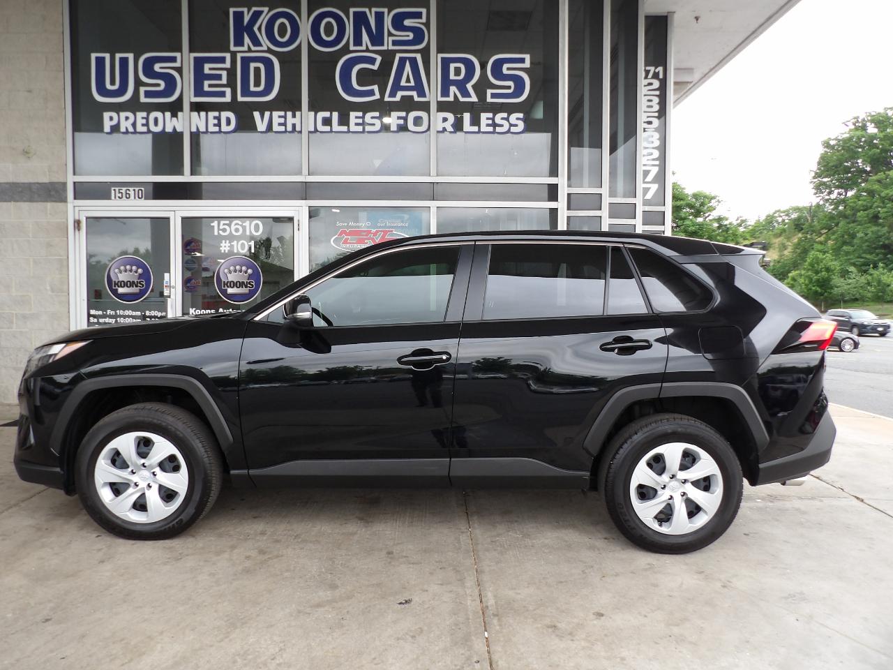 Toyota RAV4 LE FWD (Natl) 2025