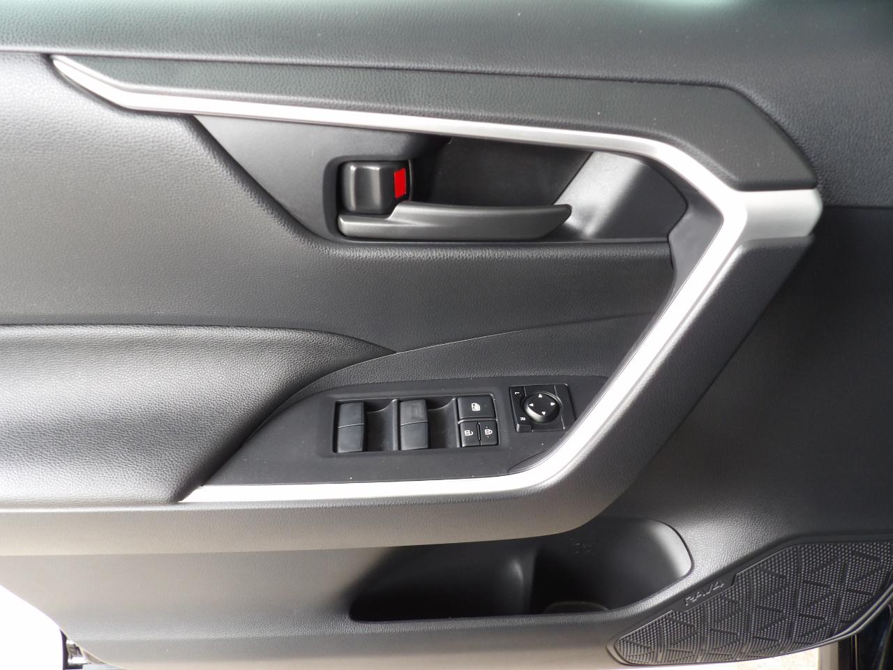 Toyota RAV4 LE FWD (Natl) 2025