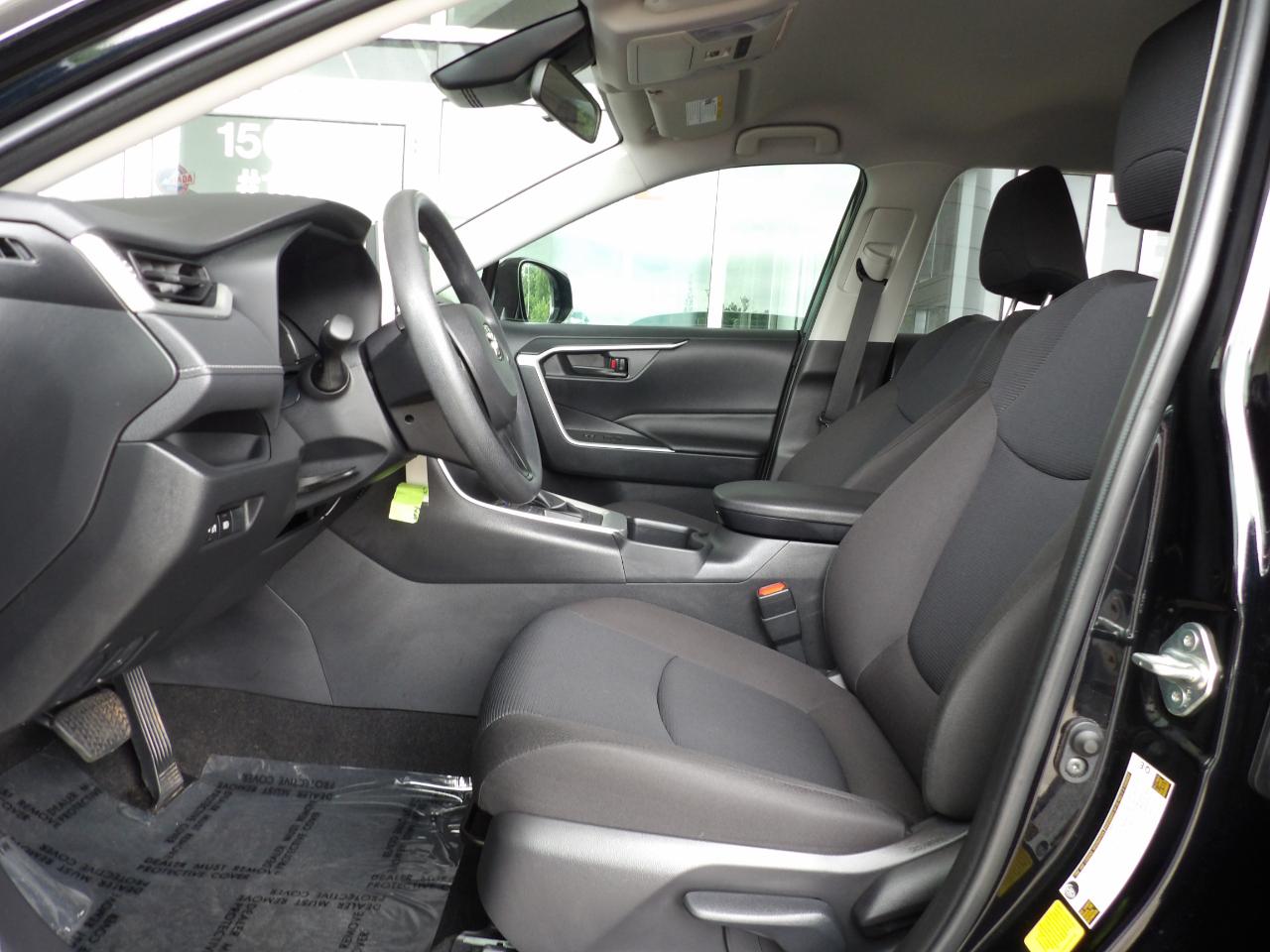 Toyota RAV4 LE FWD (Natl) 2025