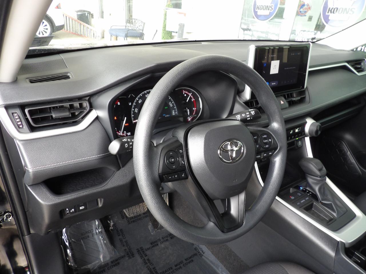 Toyota RAV4 LE FWD (Natl) 2025