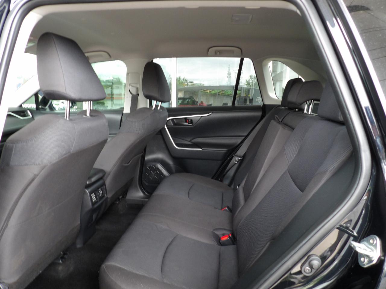 Toyota RAV4 LE FWD (Natl) 2025