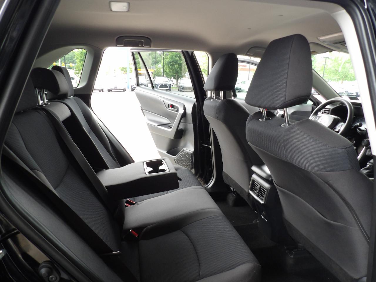 Toyota RAV4 LE FWD (Natl) 2025